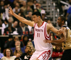 Rockets Yao (L)