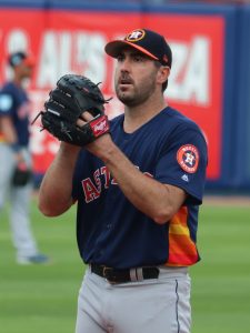 Ep. 574: Verlander's back! | Texans with a shocking win | Special Guest SportsRadio 610's Shaun Bijani
